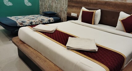 SDM Golden Tower Room Type - Superior Triple bed room