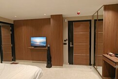 Address of Solitaire Hotel