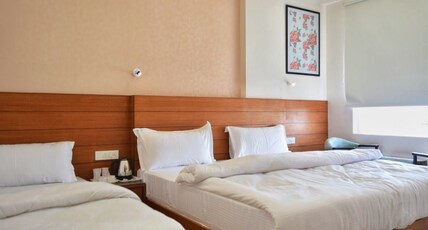 HOTEL JESRAJ Room Type - Deluxe Triple ( 1 Double Bed | 1 Single Bed | 3 Pax )