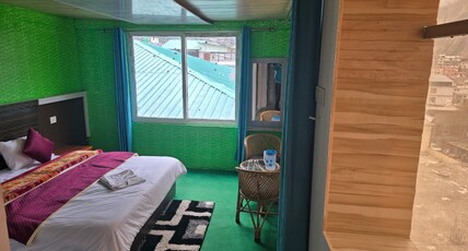 Hotel Urvashi Room Type - Deluxe Room