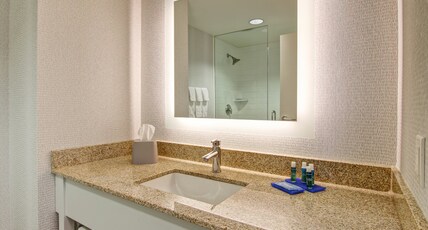 Holiday Inn Express Hotel & Suites Toronto - Markham Room Type - 1 King Bed Suite