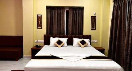 Hotel Pushparaj:100m to the beach. Hear the waves! Room Type - Family Room (2 King Size Bed)