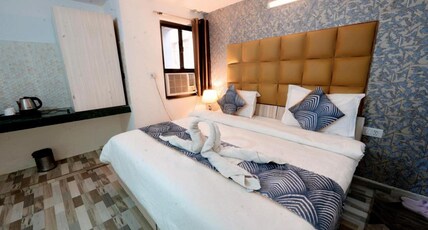 Hotel clink Delhi Airport Room Type - Deluxe Room Hotel clink Delhi Airport Room Type - Deluxe Room