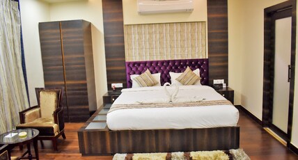 Hotel Silver Arcade Room Type - Suite Room