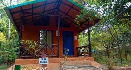 Camp Hornbill Room Type - Wallcreeper (Unique Mud Cottage) - Forest View