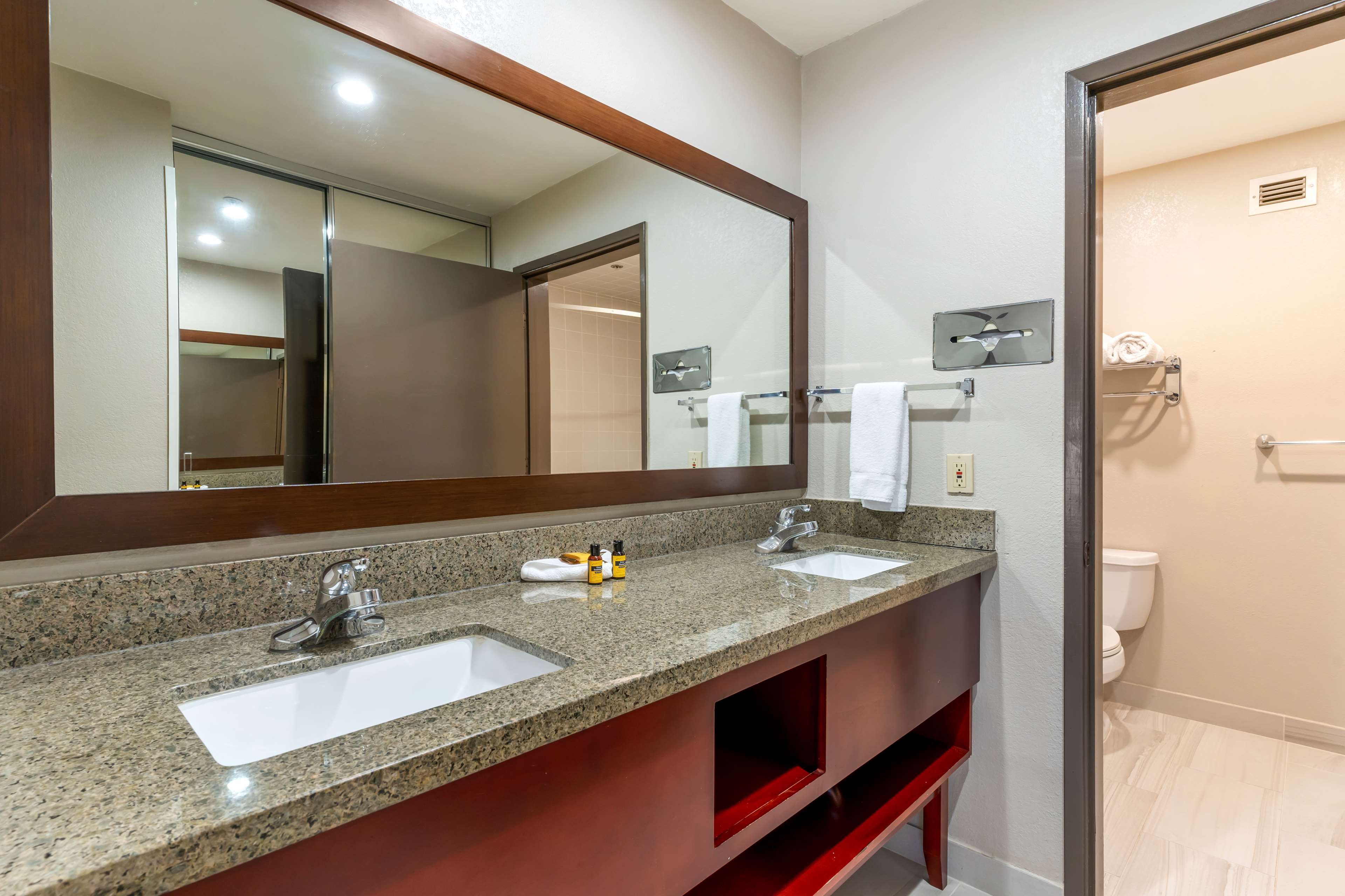 Best Western Plus Forest Park Inn - Tap to explore photos