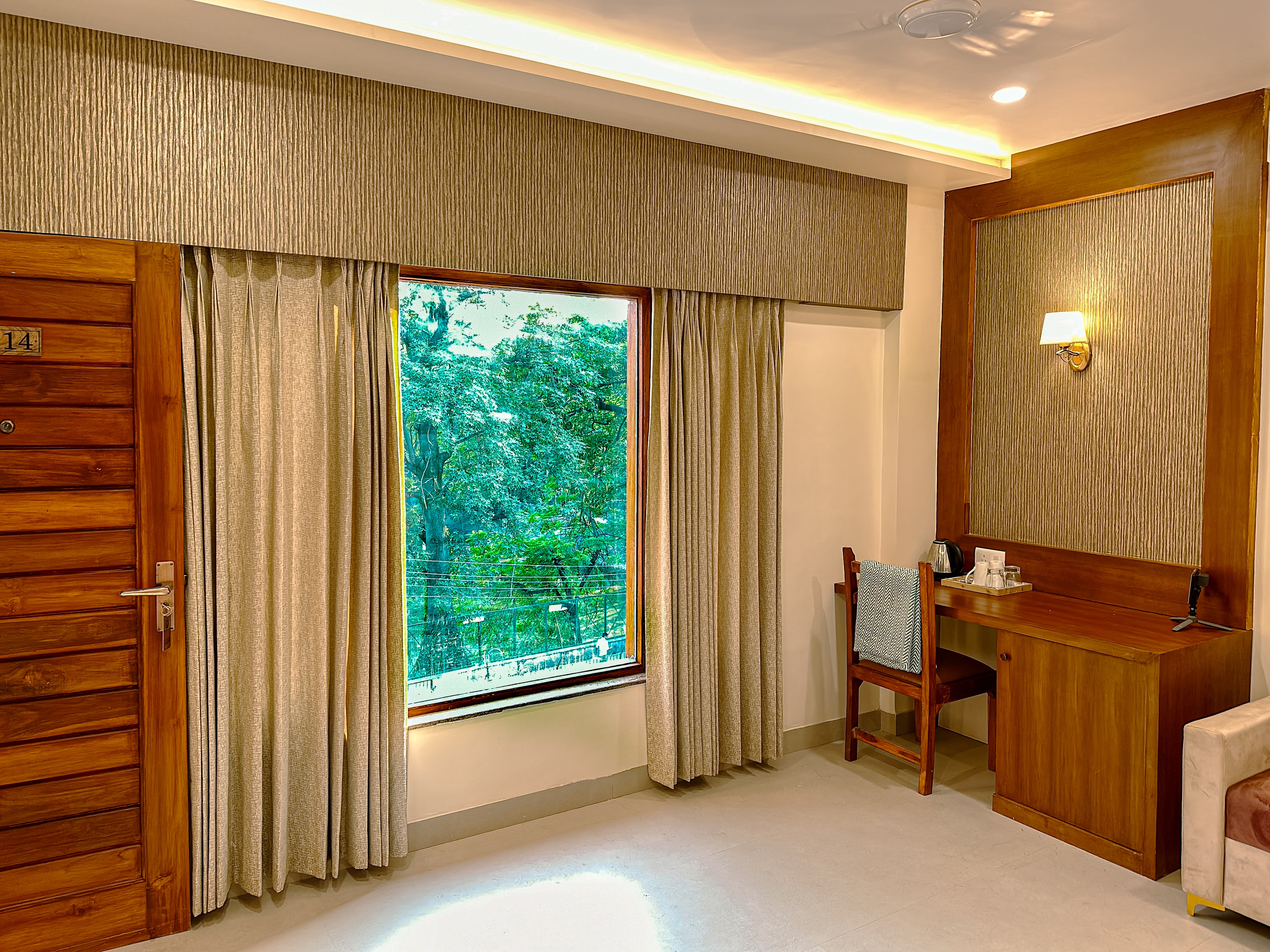 Hotel Ananda Kashi - Tap to explore photos