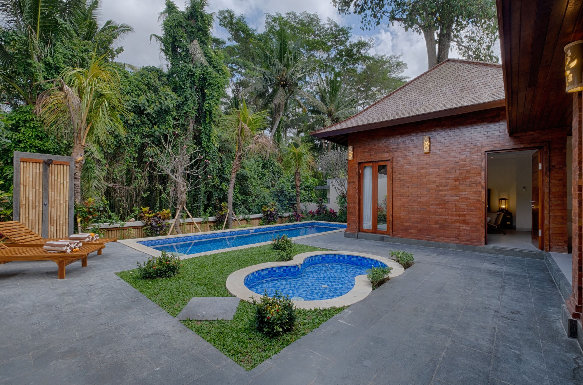 Kutus Kutus Mas Ubud Villa - Tap to explore photos