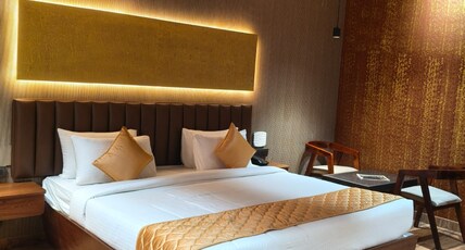 GOKARNA SAMUDRA BEACH RESORT Room Type - Premium room with pool view