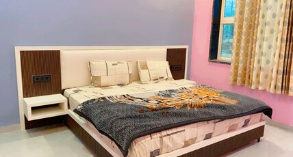 Hotel Radha Raman and Restaurant Room Type - Deluxe Room