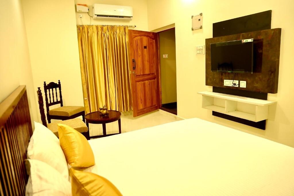 Jacks Den Residency - Tap to explore photos