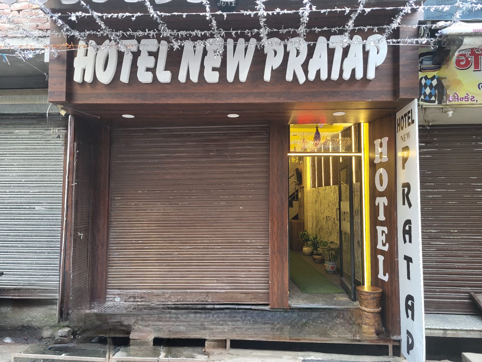 Hotel New Pratap - Tap to explore photos