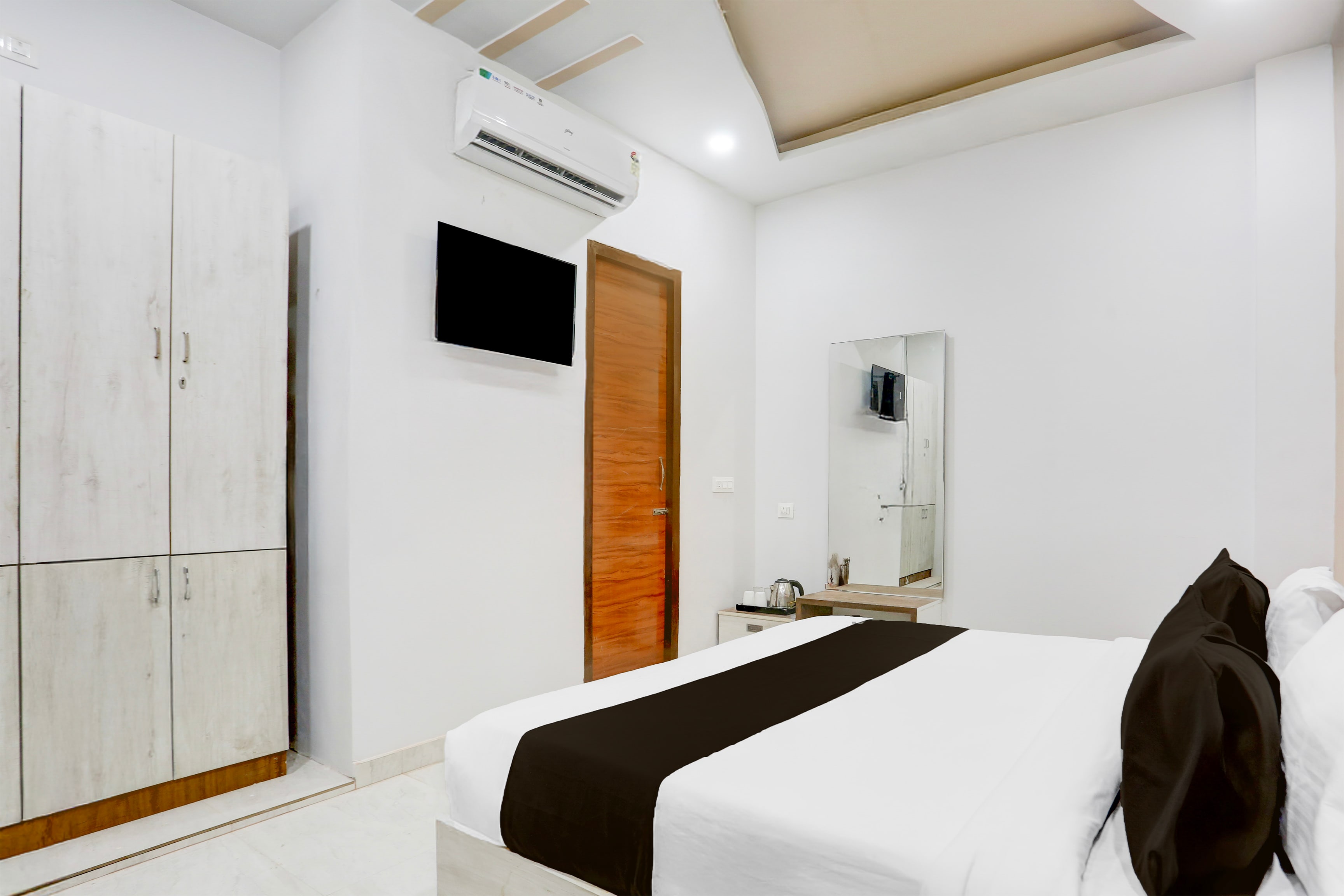 OYO Hotel O Bareilly Near Satellite Bus Stand - Tap to explore photos
