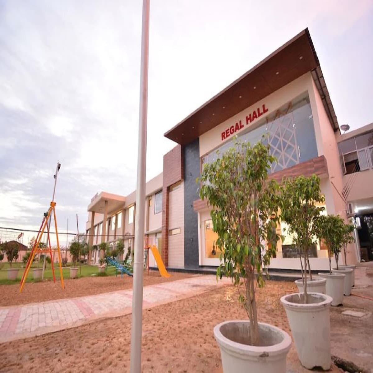 welcome resort - Tap to explore photos