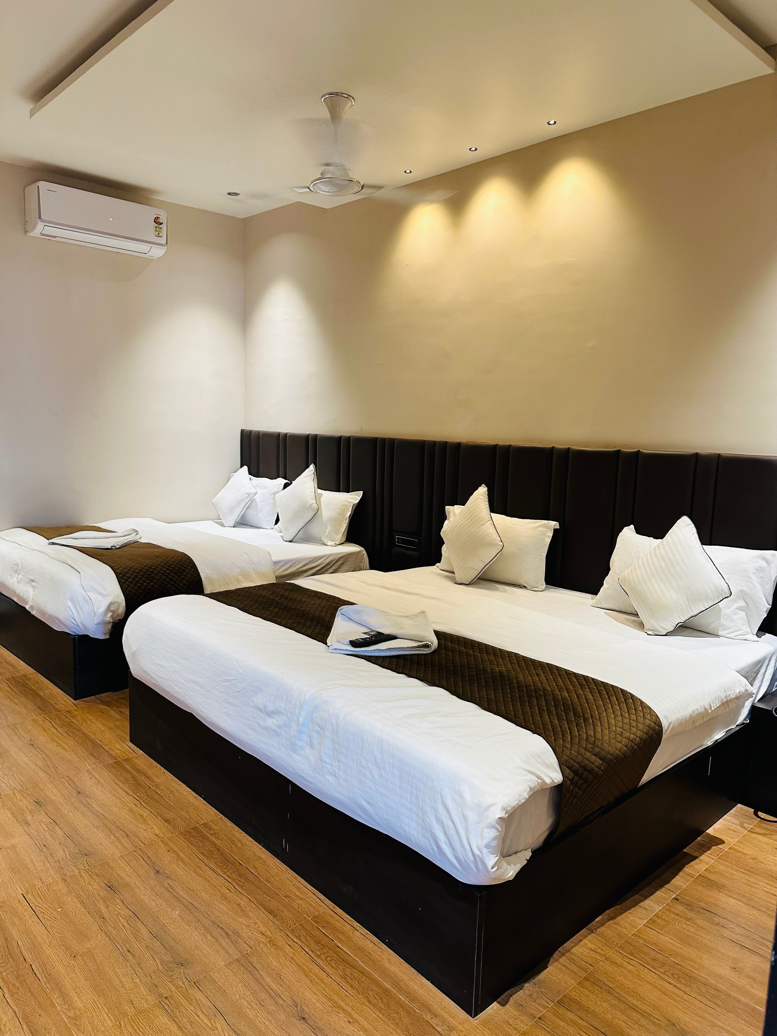 Hotel Presidency - Tap to explore photos