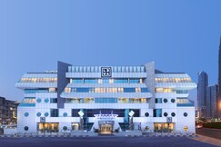 LEVA Hotel and Suites Opposite Downtown