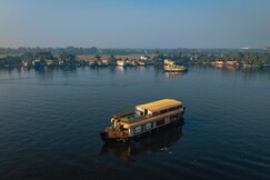 Hills & Cruise Houseboats