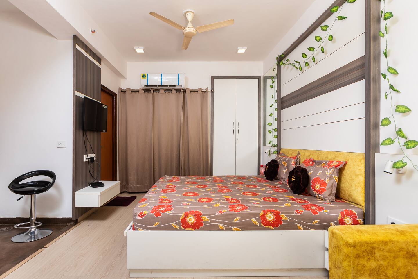 Richa's Home | The Copyright Entire Apartment - Tap to explore photos