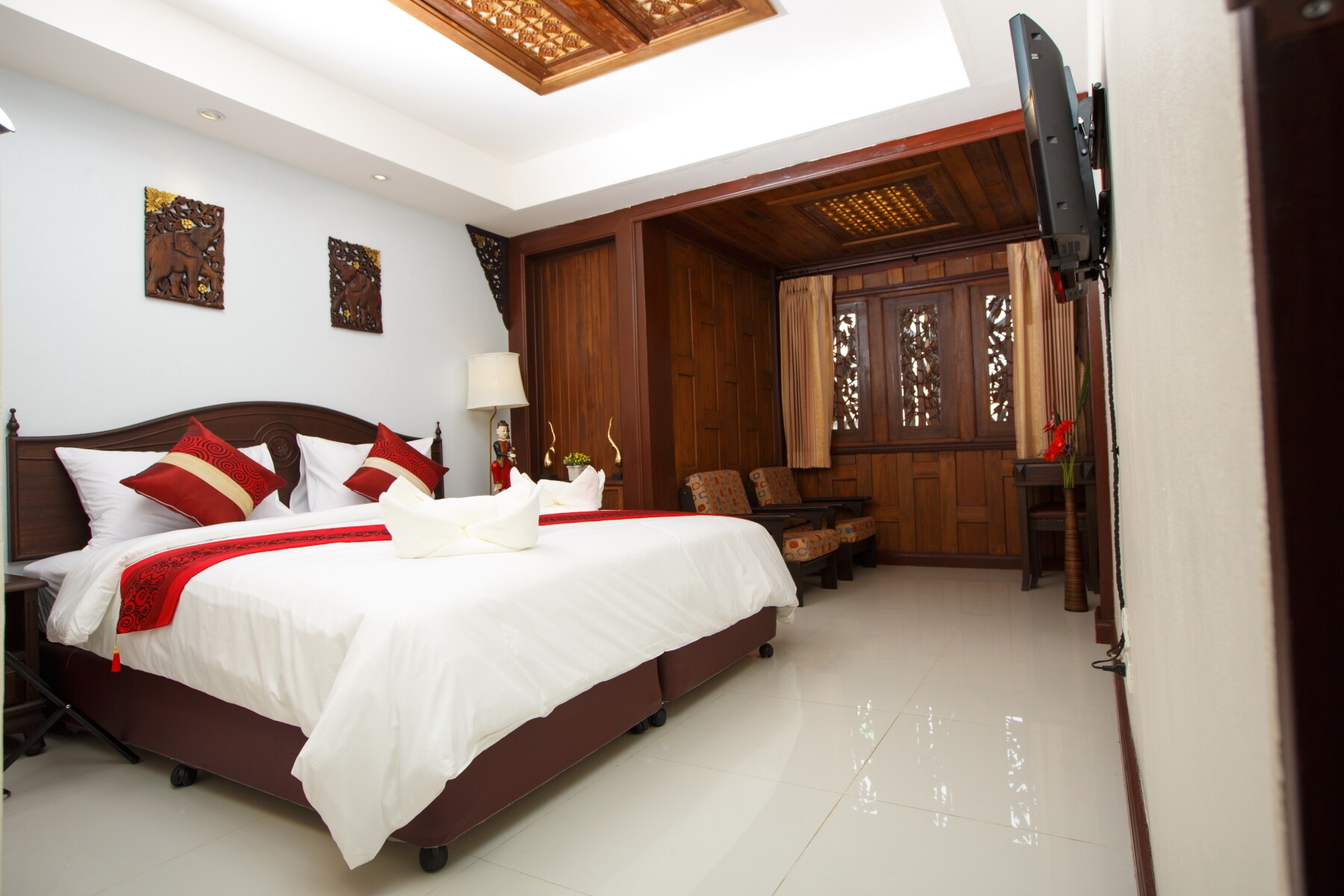 Chang Siam Inn - Tap to explore photos