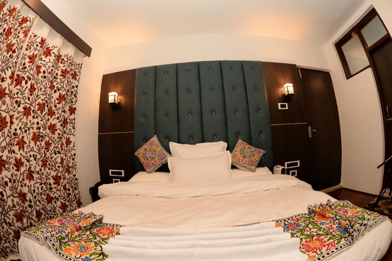 DAR REHMAN GUEST HOUSE WITH RESTAURANT - Tap to explore photos