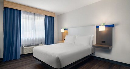 Garner Hotel BOISE AIRPORT by IHG Room Type - 1 Queen Standard Mobility Accessible Tub