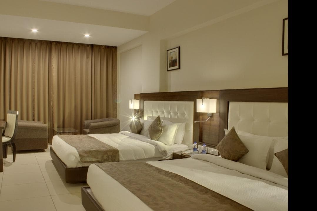 Hotel Lake View - Tap to explore photos