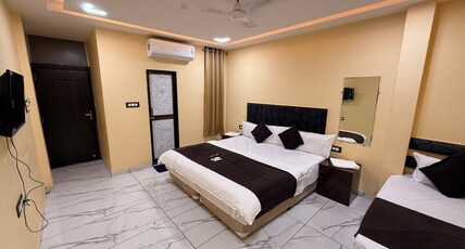 Hotel Roshan Room Type - Deluxe Triple Room