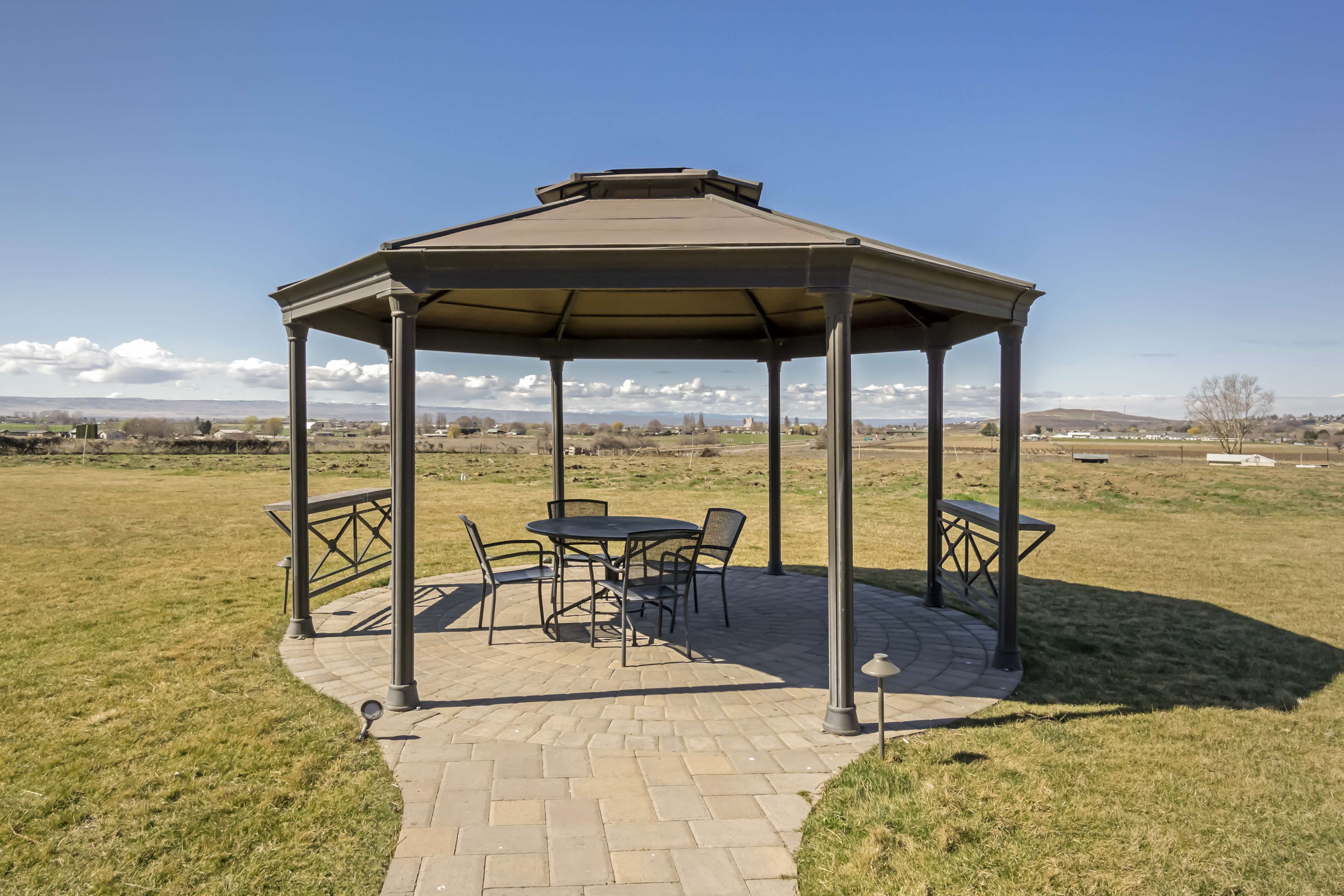 Best Western Plus Grapevine Inn - Tap to explore photos
