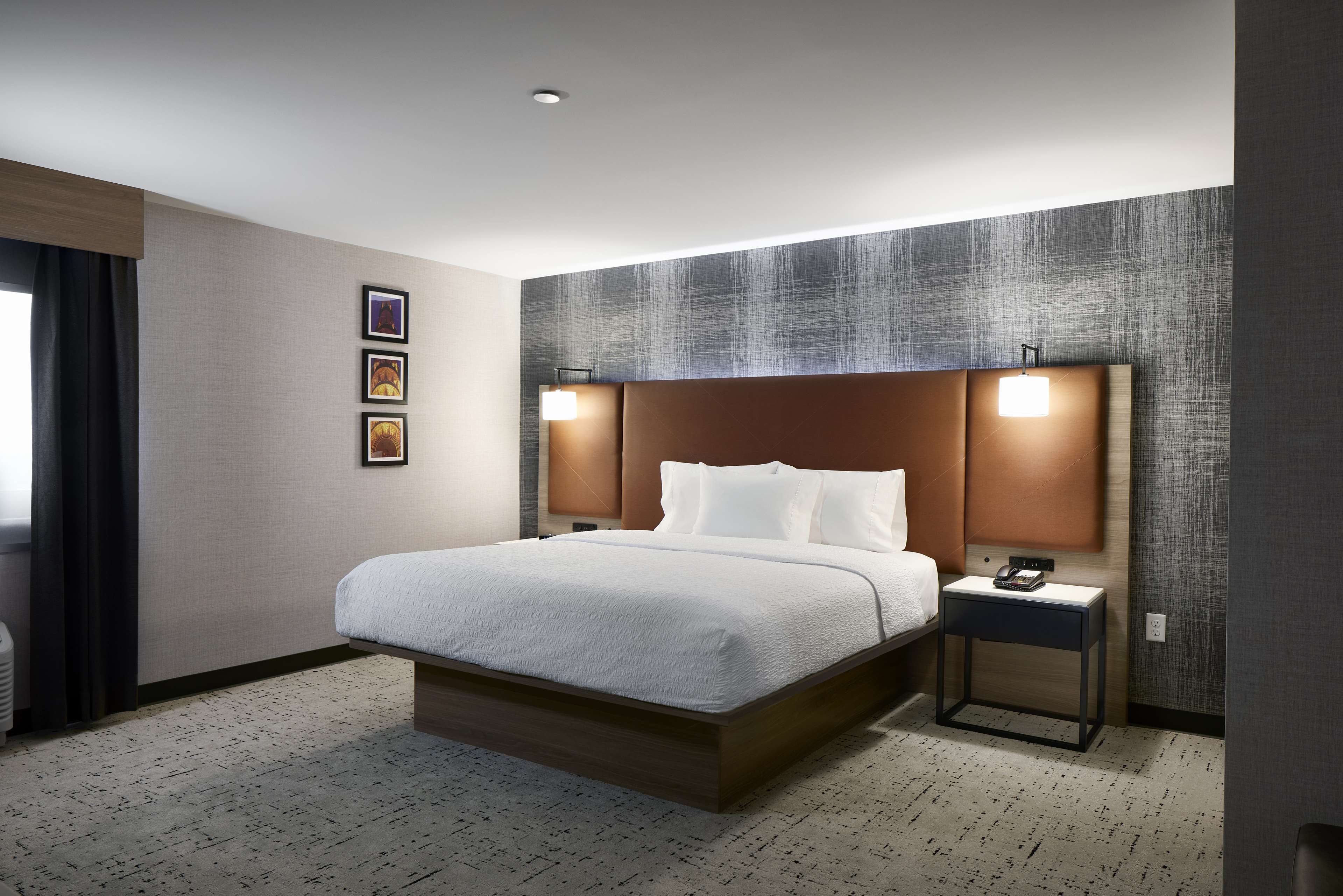 Hampton Inn by Hilton Newark Airport - Tap to explore photos