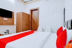 Address of Hotel The Hills Aura