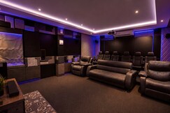 4 Floor Villa   Theatre  Lawn  Lake View   Events