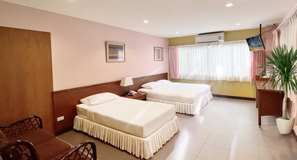 Birds and Bees Resort Pattaya Room Type - Garden Birds and Bees Resort Pattaya Room Type - Garden