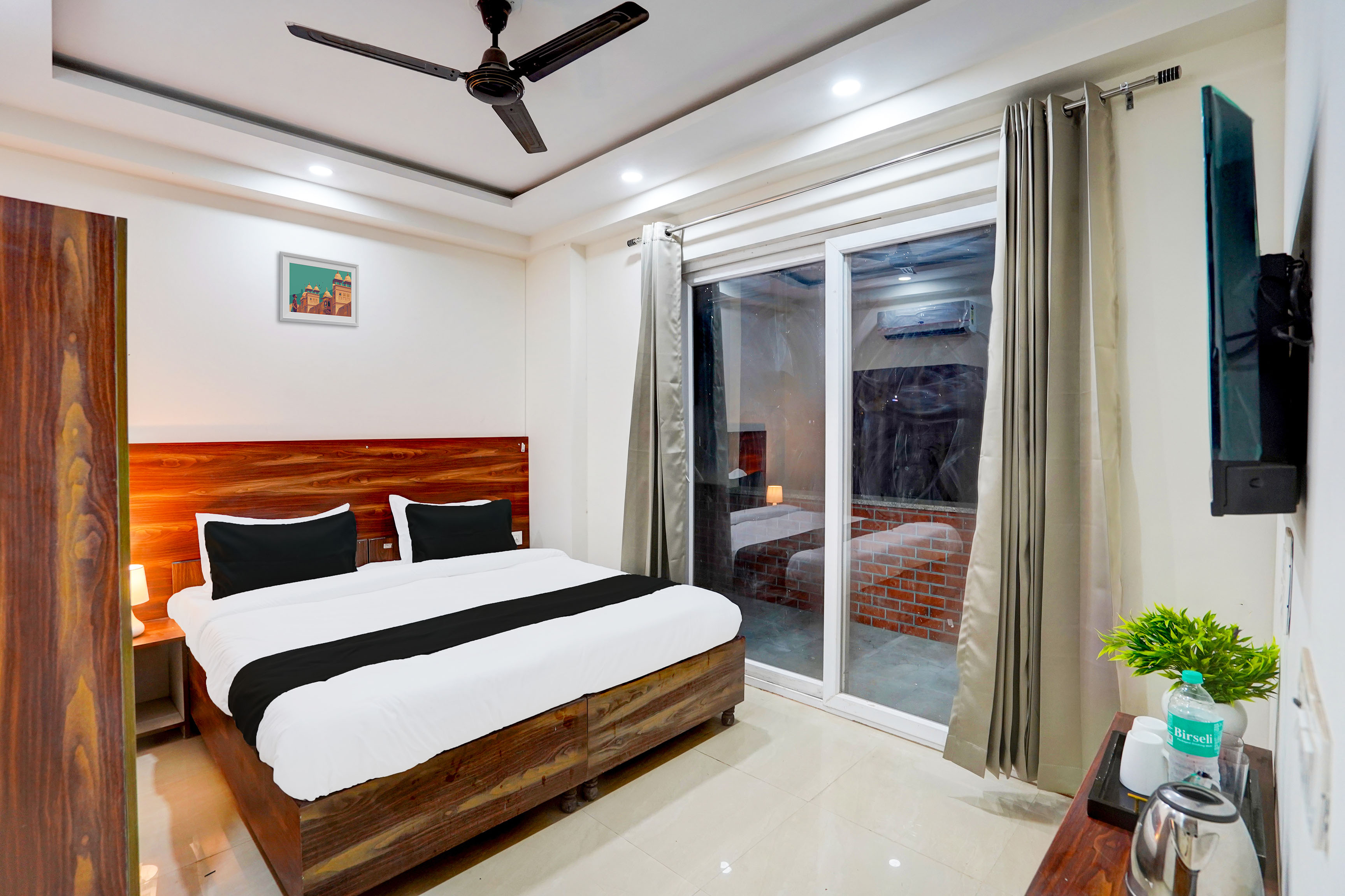 HOTEL O RV HOMES - Tap to explore photos