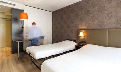 IBIS STYLES BRUSSELS STEPHANIE Room Type - Superior room with double bed and a single roll away bed IBIS STYLES BRUSSELS STEPHANIE Room Type - Superior room with double bed and a single roll away bed