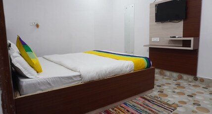 HOTEL SUNSET INN Room Type - Deluxe Room
