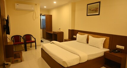 ICON PALACE INN Room Type - DELUXE ROOM