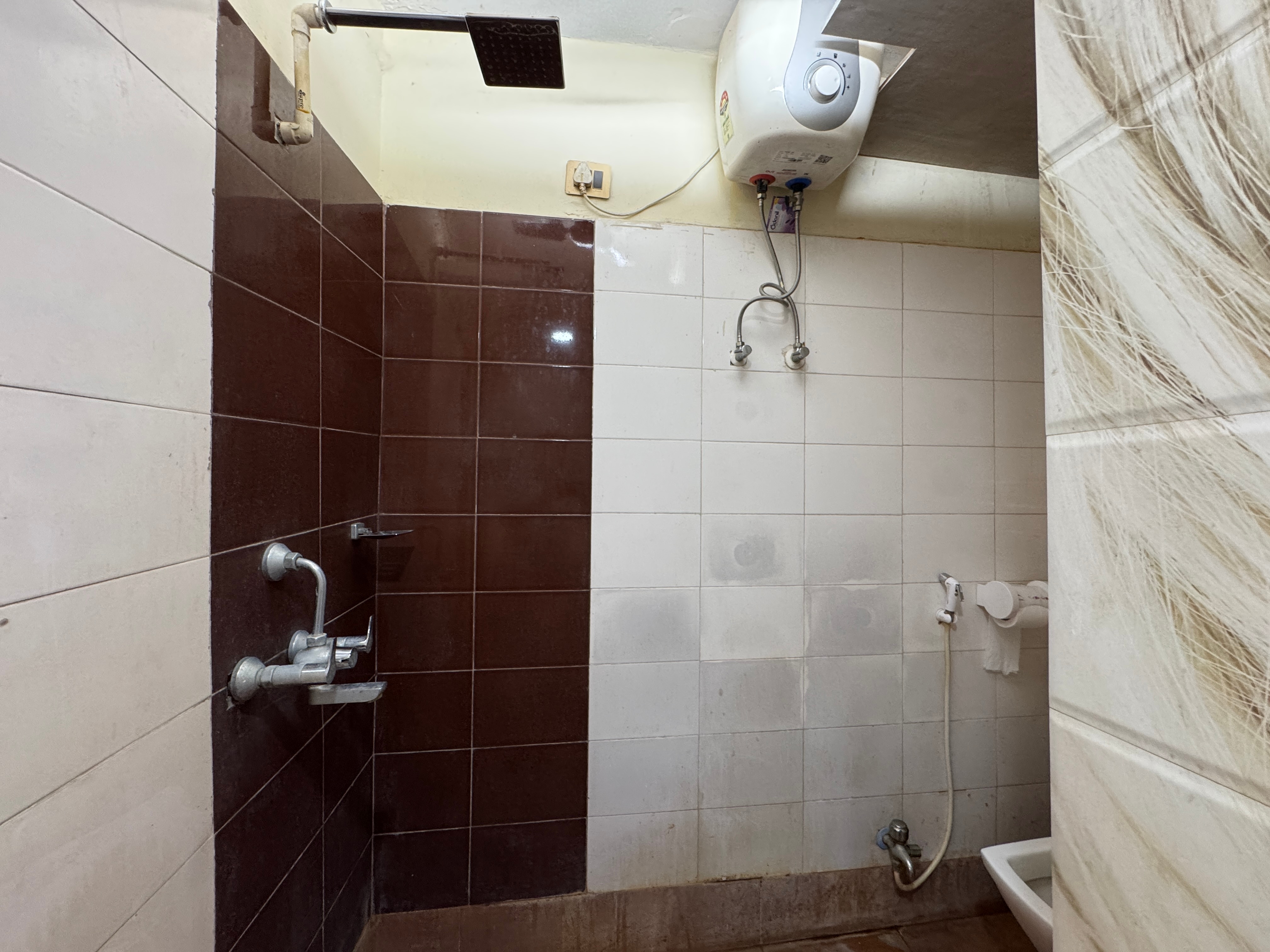 Ostro Inn Studio Apartment - Tap to explore photos