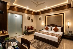 Photos of Qotel Signature Lavish Inn Rajouri Garden