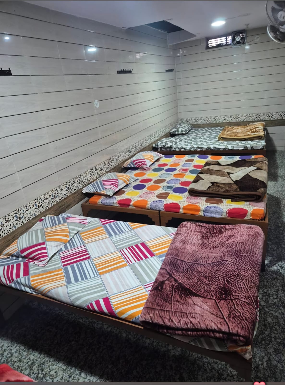 Morpankh Guest House |150 Mtrs from Railway Station - Tap to explore photos