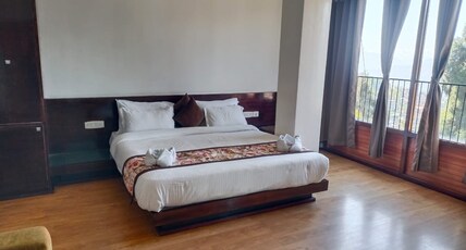 Hotel Ninamma Room Type - Executive Club Room (Mountain View)