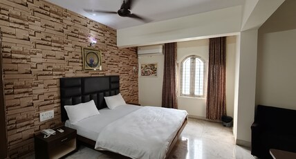 Hotel Minerva  Room Type - AC Deluxe Room
