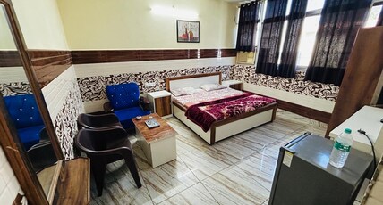 Hotel Mahadev Room Type - Deluxe Ac Room