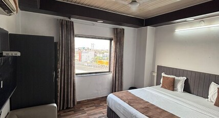Hotel Classic Room Type - Premium Super Deluxe Room : Seating Area, Premium Linen, WiFi