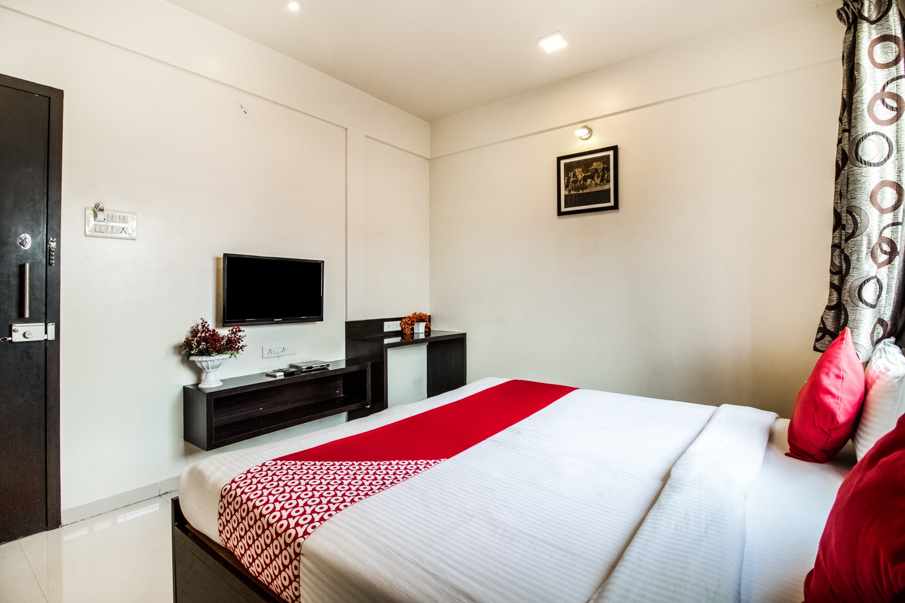 Hotel O Suyog Inn - Tap to explore photos