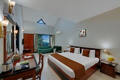 8fold- Pinecrest by Larisa@5 mins drive from Bhimtal Lake