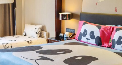 Crowne Plaza CHENGDU PANDA GARDEN Room Type - 1 King Standard Panda Theme