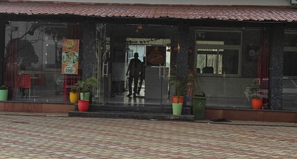 Lotus Highway King Restaurent And Hotel Room Type - Deluxe Room with Garden View King Bed