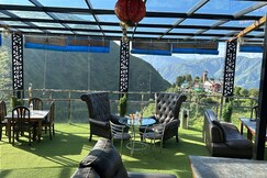 Icebergs | A Boutique Stay and 24 Hour Cafe