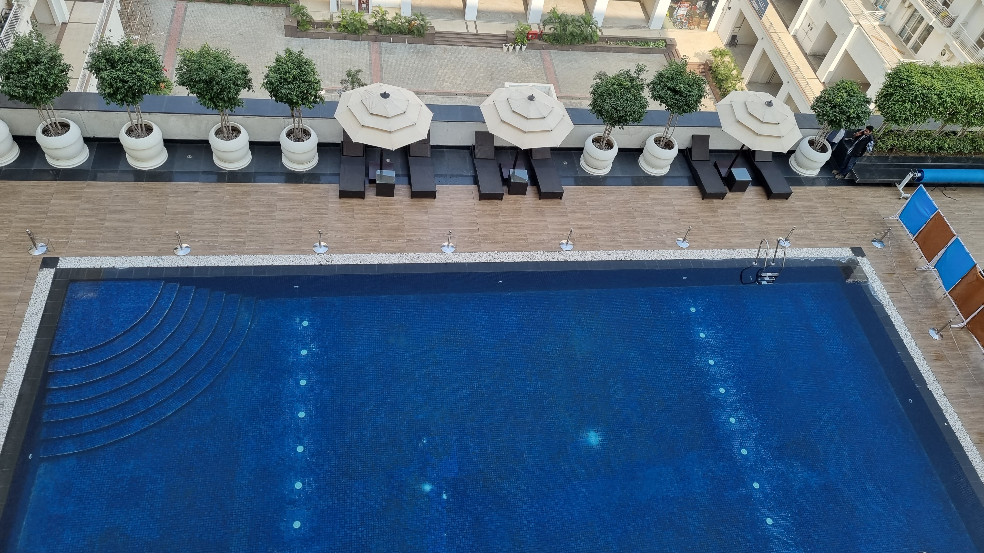 Rooms In 999 | DLF MyPad - Tap to explore photos