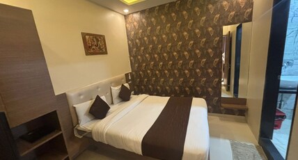 Hotel Gayatri Palace Room Type - Deluxe Room
